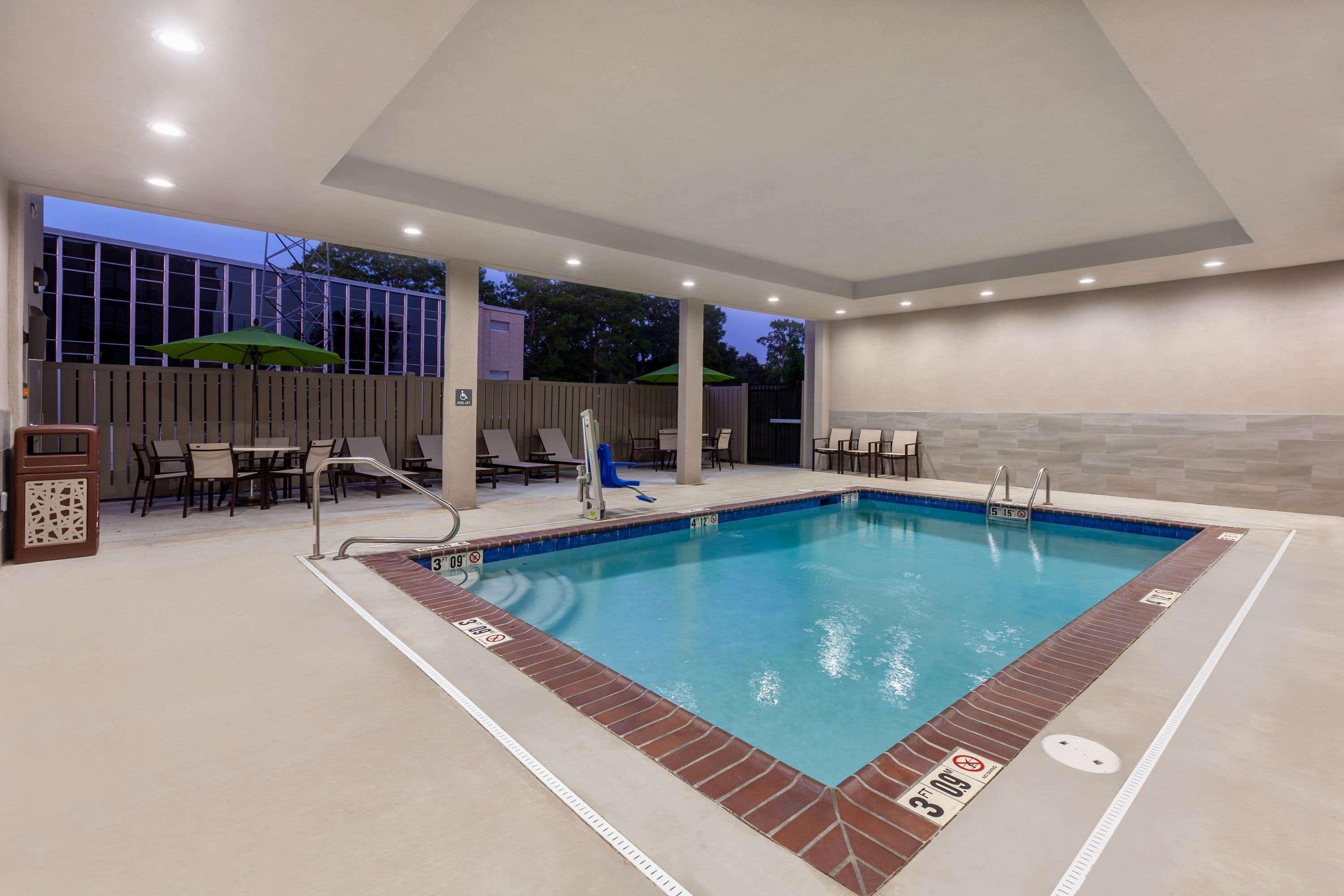 La Quinta Inn & Suites By Wyndham Lafayette Oil Center Екстер'єр фото